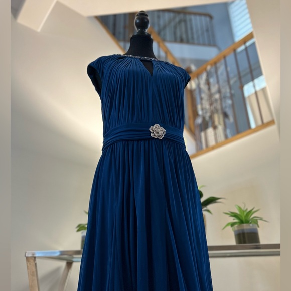 Cobalt Glamour Gown - Picture 7 of 7